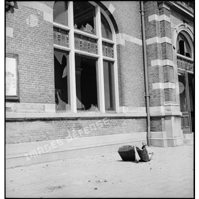 Dégâts et destructions dans la ville de Flessingue bombardée.
