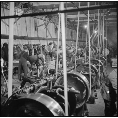 Plan général d'un atelier de fabrication de cartouches dans une usine d'armement.