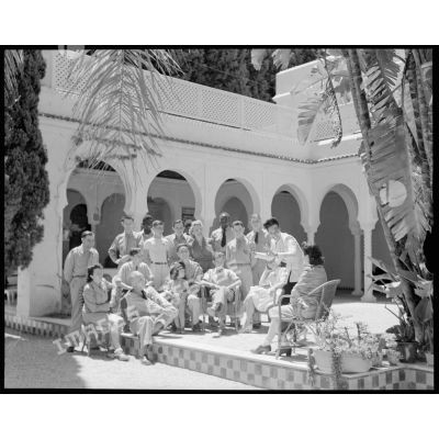 Exhibition de Mme Joséphine Baker dans une villa d'Alger.