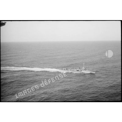 Vue aérienne tribord du torpilleur le Bouclier.