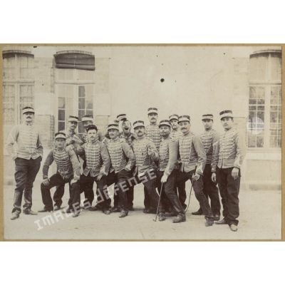 [Photographie de groupe du 1er régiment de hussards.]