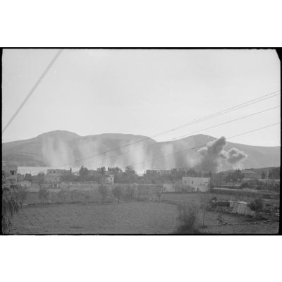 Une attaque aérienne sur l'île de Leros.