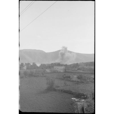 Une attaque aérienne sur l'île de Leros.