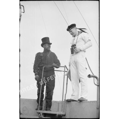 Discussion entre un marin et un ramoneur.