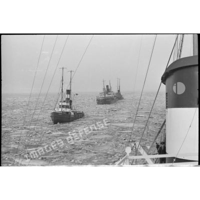 Un convoi maritime avec l'Atlantic et le navire marchand Hans Bornhofen.