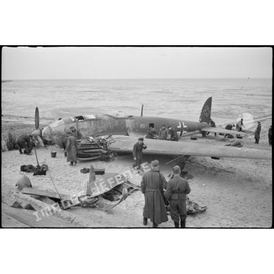 Ce bombardier Heinkel He 111H 2.KG26 de retour de Scapa-Flow a fait un atterrissage sur une plage à l'ouest de Cuxhaven (20 mars 1940) à  bord, un seul aviateur décède lors de l'atterrisage forcdé, il s'agit de Hans Baehr.