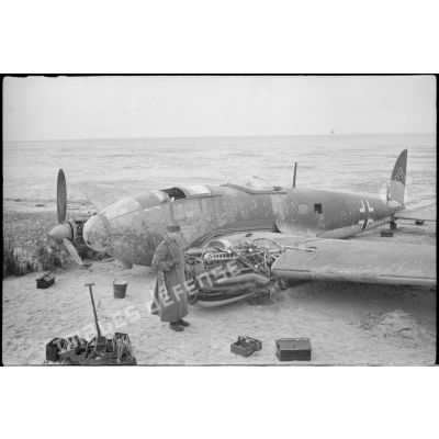 Ce bombardier Heinkel He 111H 2.KG26 de retour de Scapa-Flow a fait un atterrissage sur une plage à l'ouest de Cuxhaven (20 mars 1940) à  bord, un seul aviateur décède lors de l'atterrisage forcdé, il s'agit de Hans Baehr.