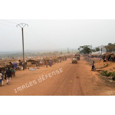 Reconnaissance d'axe entre Bambari et Bundi, la compagnie rouge du GTIA (groupement tactique interarmes) (Groupement Tactique Interarmes) Turco pénètre dans une localité.
