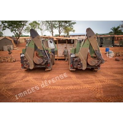 Réaménagement des installations sanitaires sur la POD (plateforme opérationnelle défense) de Bambari par les soldats du groupe d'appui du Génie du GTIA (groupement tactique interarmes) Turco.