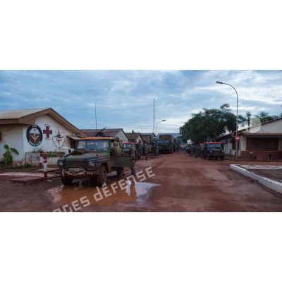 Départ des troupes du Batlog (bataillon logistique) Taillefer sur le camp M'Poko de Bangui, pour rejoindre la BOA (base opérationnelle avancée) de N'Délé, à 648 Km au Nord-est de Bangui.