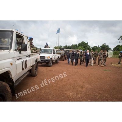 Arrivée de la délégation franco-centrafricaine à Boda pour une réunion de sécurité, encadrée par les casques bleus congolais de la MINUSCA (mission multidimensionnelle intégrée des Nations Unies pour la stabilisation en Centrafrique).