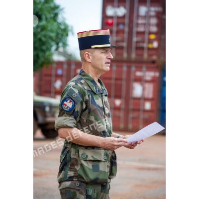 Discours du colonel Walter Lalubin lors d'une cérémonie de transfert d'autorité du SGTRS Hermès au camp M'Poko de Bangui.