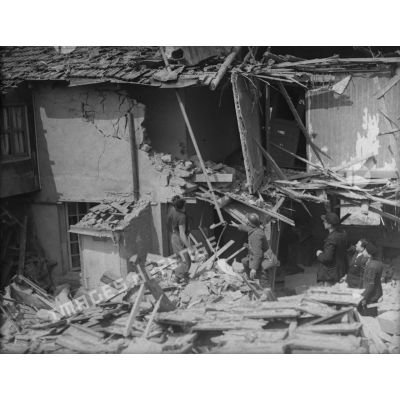 Plan général d'une maison en partie détruite par le bombardement allemand.