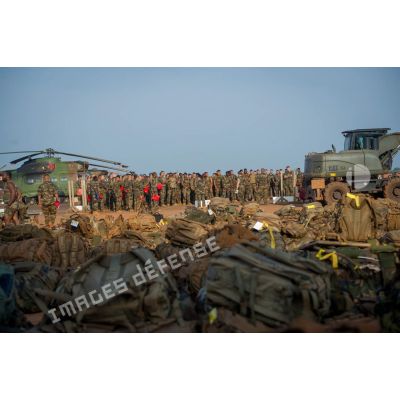 Rassemblement des tirailleurs de la compagnie rouge du 1er RT du GTIA (groupement tactique interarmes) Turco au camp M'Poko de Bangui, dans le cadre de leur départ du théâtre d'opérations par VAM (voie aérienne militaire).