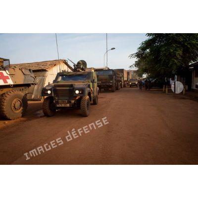 Un PVP (petit véhicule protégé) se tient prêt à escorter un convoi logistique du Batlog (bataillon logistique) Taillefer à destination des BOA (bases opérationnelles avancées) de Sibut et de Bambari.