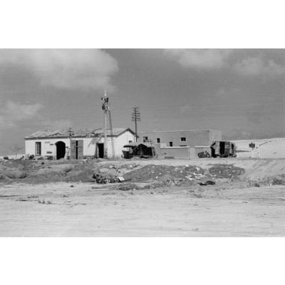 Entre El Daba et El Alamein, la gare de Ghazal au milieu des dunes.