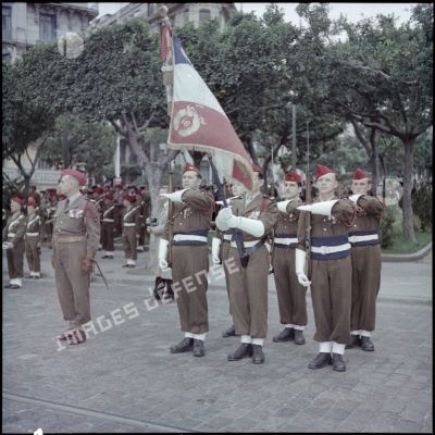 Le drapeau du 9ème zouave et sa garde d'honneur.