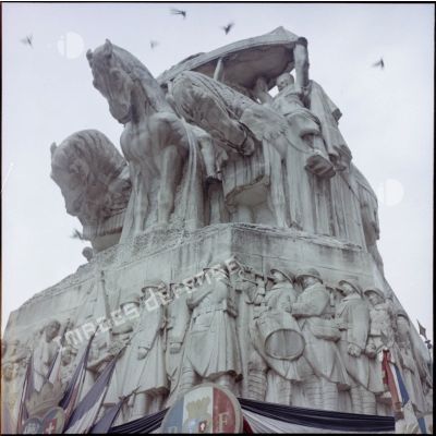 Le monument aux morts de la ville d'Alger.