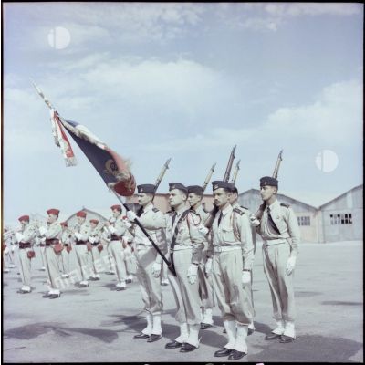 Starlux/Conquests Colonial/La Legion: Beautiful Guard to the / Of Flag | Australia
