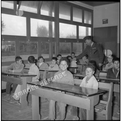 Vue de l'école de la SAS d'Hammam Melouane, rentrée du 4 janvier 1957.