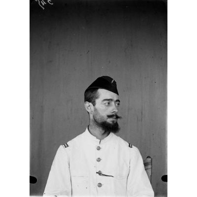 [Portrait en buste d'un officier de l'infanterie coloniale.]