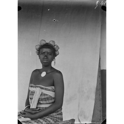 [Portrait d'une femme malgache.]