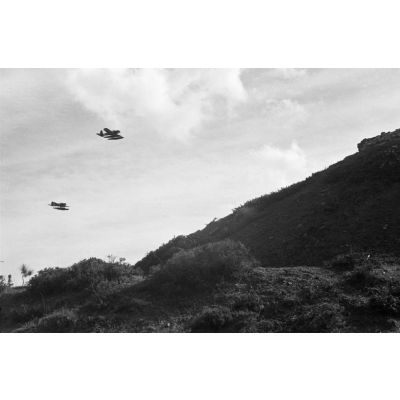 Survol de l'île de Leros par des hydravions Arado Ar-196.