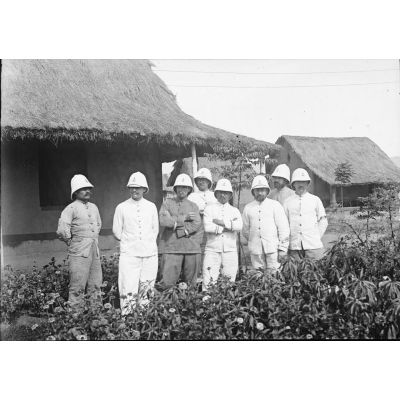 [Portrait de groupe d'officiers de l'infanterie coloniale.]