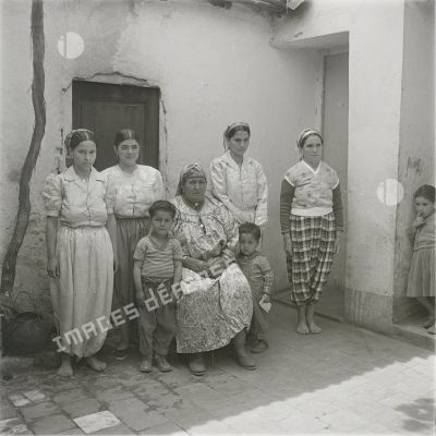 12 mai 1959, identité femmes indigènes. [légende d'origine]