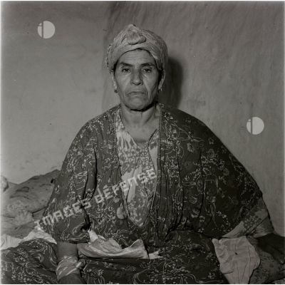 Visages d'hommes et [de] femmes d'Algérie. Extr. Série identités 1959, arabe et kabyle. [légende d'origine]