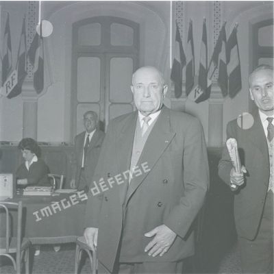 [Portrait d'un homme lors d'une cérémonie en Algérie, novembre 1960.]