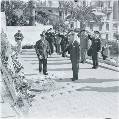 [Alger, novembre 1960. Cérémonie au monument aux morts en présence de Louis Joxe, ministre des Affaires algériennes.]