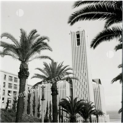 [Un édifice catholique en Algérie, novembre 1960.]