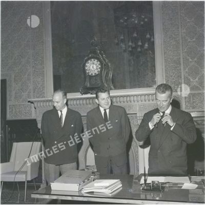[Une cérémonie en Algérie, novembre 1960.]