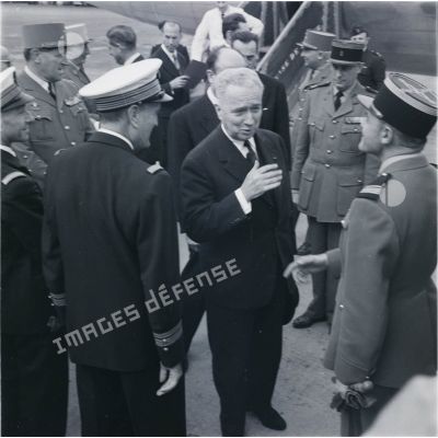 [Algérie, novembre 1960. L'arrivée de Louis Joxe, ministre des Affaires algériennes.]