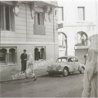 [Les conséquences d'un attentat commis à Alger, février 1961.]