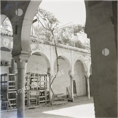 [Algérie, 1958-1962. Détail de la cour intérieure d'une habitation.]