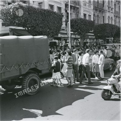 Alger, 24 avril 1961. [légende d'origine]