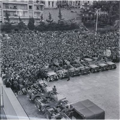 [Rassemblement pendant le putsch d'Alger, 21-26 avril 1961.]