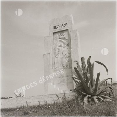 [Monument de Sidi-Ferruch commémorant le centenaire de la présence française en Algérie, 1958-1961.]
