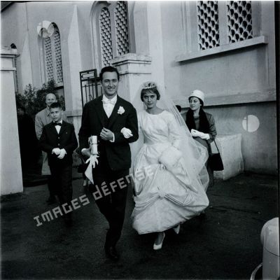 [Un couple de mariés en Algérie, 1954-1962.]