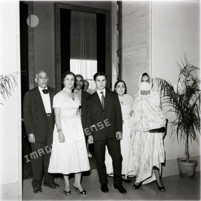 [Une cérémonie civile en Algérie, 1954-1962.]