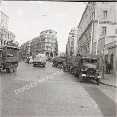 [Alger pendant le putsch des généraux, 21-26 avril 1961.]