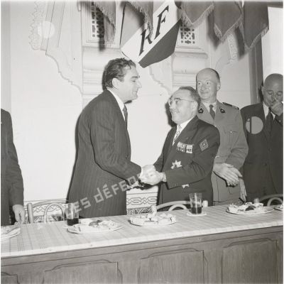 [Une réception en Algérie, 1954-1962.]