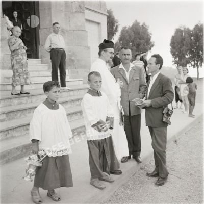 [Une cérémonie catholique en Algérie, 1954-1962.]