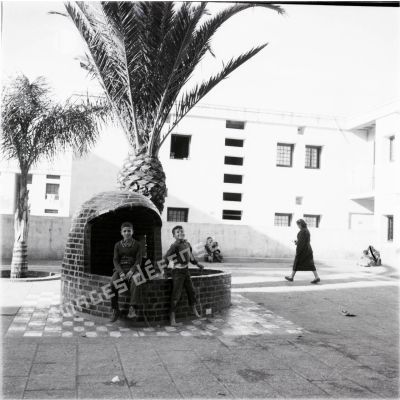 [Une cité d'habitations en Algérie, 1954-1962.]