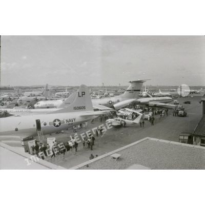 [Exposition d'avions de transport de l'U.S. Navy et de l'U.S. Air Force, 1958-1962.]