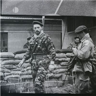 [Une photographie représentant des militaires français en Algérie, 1954-1962.]