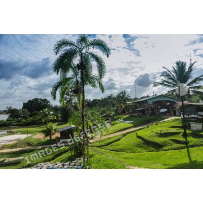 Vue du camp de Maripasoula, en Guyane française.