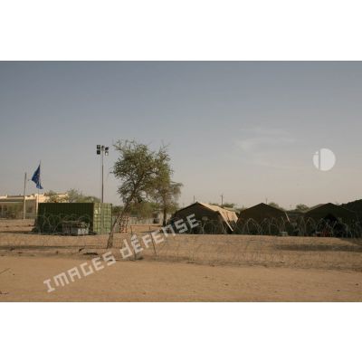 Déploiement de l'opération de la force européenne EUFOR Tchad/RCA (République centrafricaine) : tentes du détachement des forces spéciales françaises sur le camp capitaine Michel Croci.